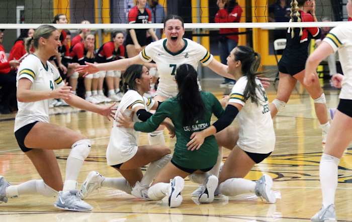 a Jesuit Oregon City 6A Oregon volleyball final November 4 2023 Dan Brood 29